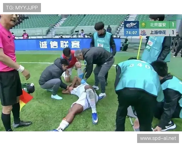 上海申花惨遭失利凸显内部矛盾，球迷愤怒质疑球队管理层能否挽救危机