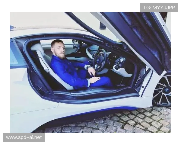 康纳刚买了辆豪车，赛场一脚猛踹，家里却像没开空调的宿舍？